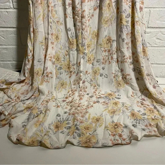 Floral Shorts Romper With Train Size L Off The Shoulder Sleeves Yellow and White - Picture 13 of 14